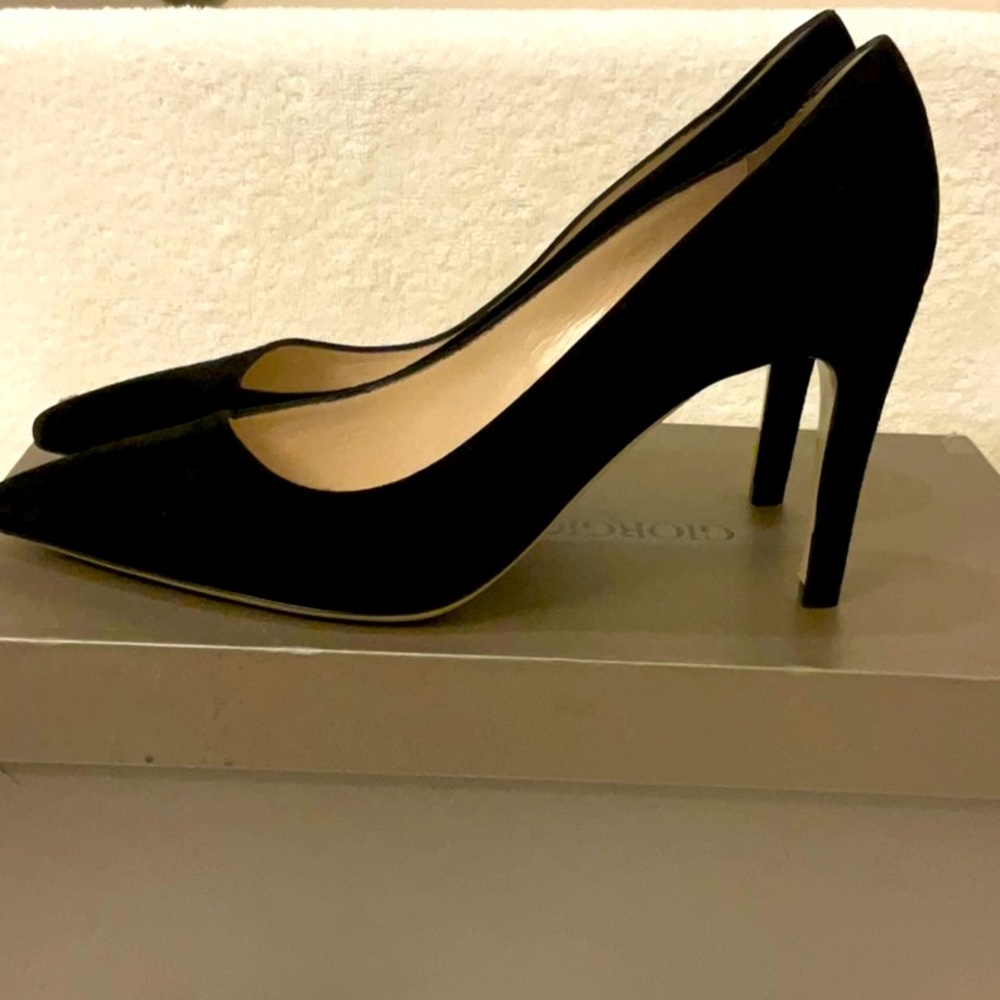 SOLD- Giorgio Armani Décolleté Suede Shoe - Picture 2 of 13